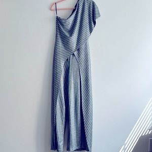 Glitter jumpsuit one shoulder.